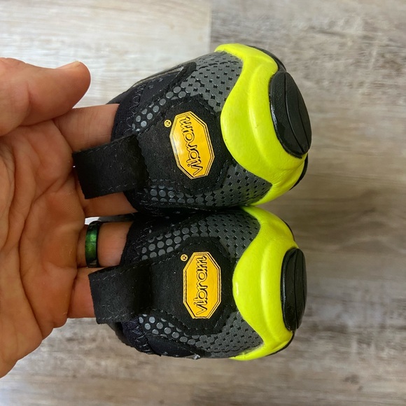 Vibram FiveFingers running shoes - Picture 2 of 5